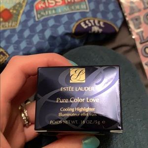 Estée Lauder cooling highlighter.
